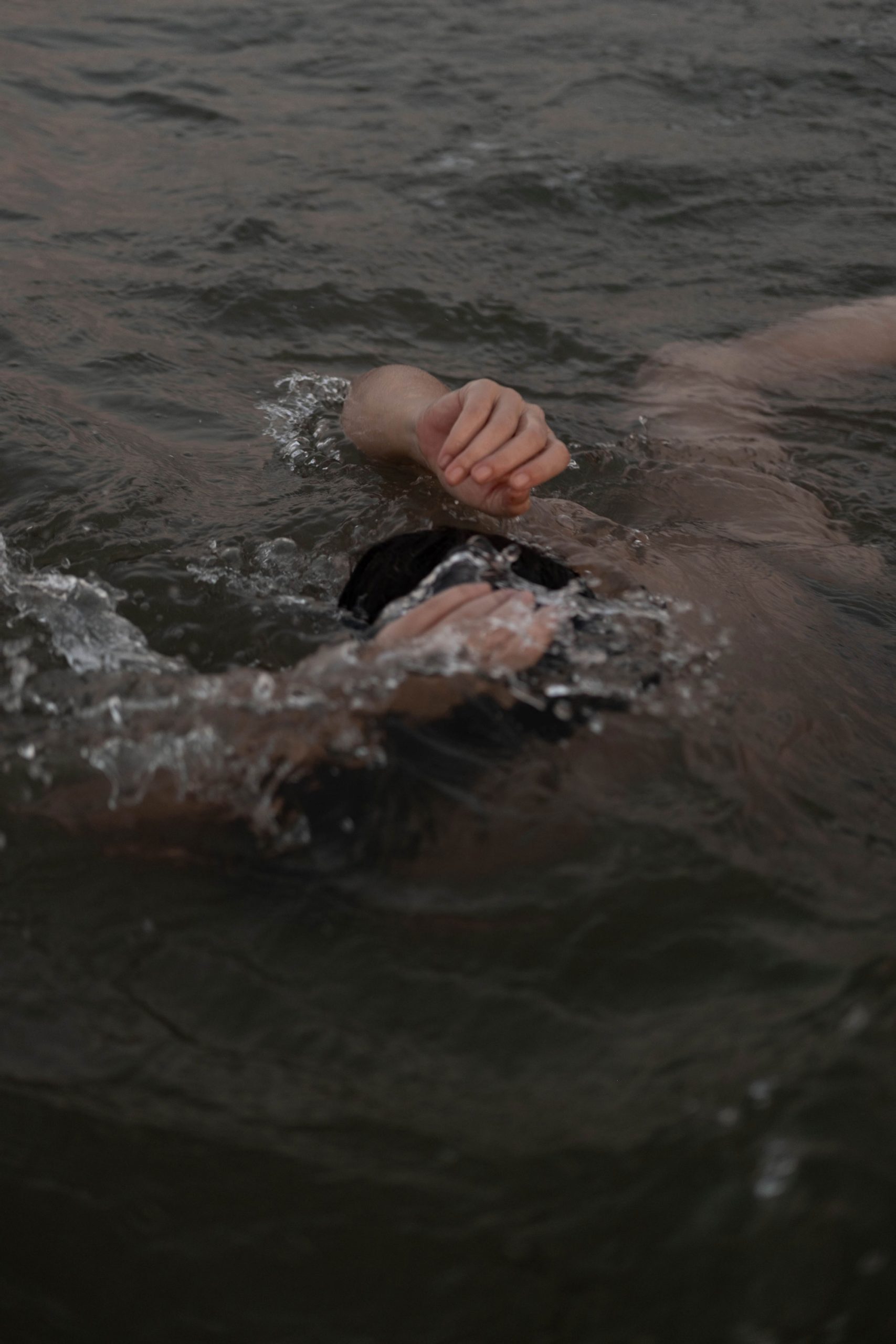 Le bruit de l'eau. Série photographique, Arles, 2025.